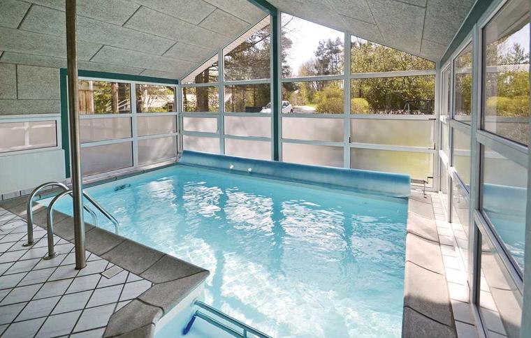 Binnenzwembad in een vakantiehuis in Denemarken