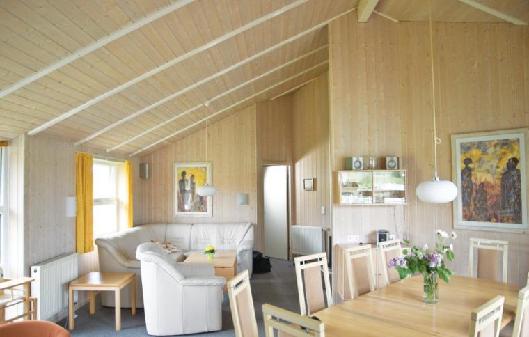Woonkamer in een vakantiehuis op vakantiepark Otterndorf