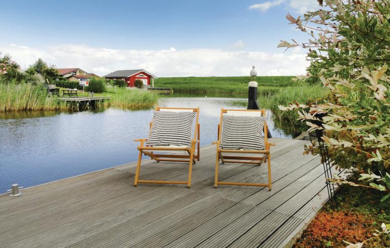 Zitten aan het water bij vakantiepark Krabbenkreek